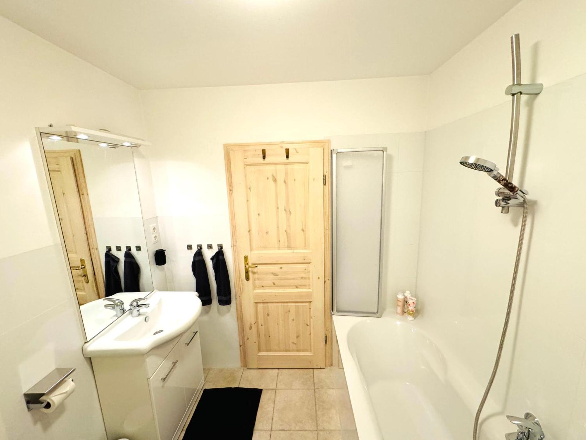 Superhosts Zentrum - Parkplatz - Badewanne - Netflix - Kaffee BRE エクステリア 写真
